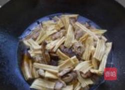 蘑菇腐竹炒瘦肉的做法图解8