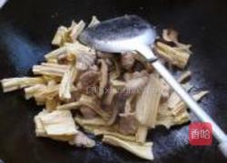 蘑菇腐竹炒瘦肉的做法图解6