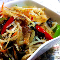 黑木耳豆芽小炒的做法[图]