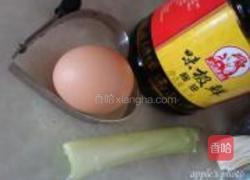 酱油爱心蛋的做法图解1