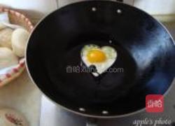 酱油爱心蛋的做法图解4