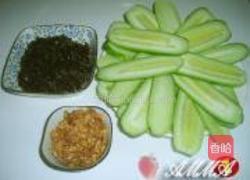 海虾木耳炒脆瓜的做法图解1