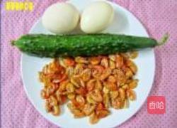 黄瓜虾米饼的做法图解1