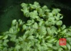 槐花煎蛋的做法图解2