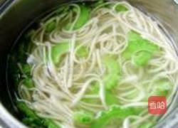 苦瓜鸡蛋炸酱面的做法图解7