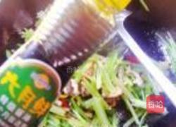 芹菜炒肉丝的做法图解5