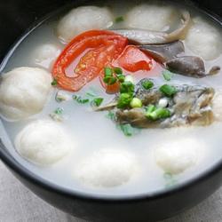 蘑菇番茄鱼丸汤的做法[图]