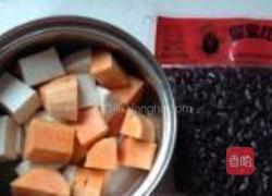 红豆芋艿甜汤的做法图解1