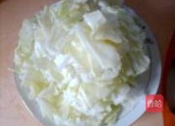 包菜炒腊肠的做法图解1