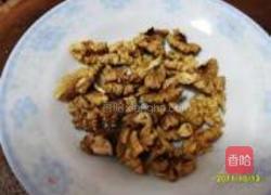 琥珀桃仁的做法图解1