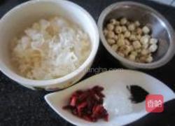 兰香子银耳莲子羹的做法图解1