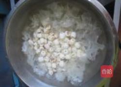 兰香子银耳莲子羹的做法图解2