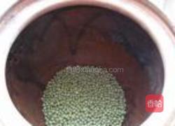 砂锅生绿豆芽的做法图解1