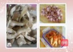 红肠泡菜炒饭的做法图解1