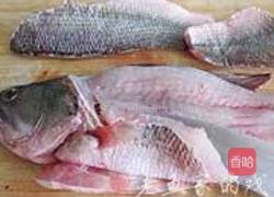 双豆鸭血鱼汤的做法图解1