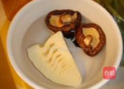 豆角笋丁肉饭的做法图解1