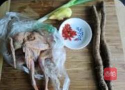 淮山枸杞乳鸽煲的做法图解1