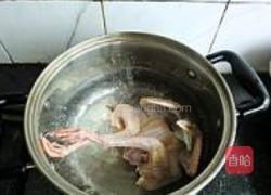 淮山枸杞乳鸽煲的做法图解3