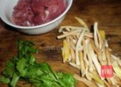 黄花肉片汤的做法图解2