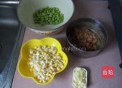 毛豆玉米炒肉丁的做法图解2