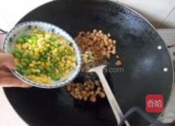 毛豆玉米炒肉丁的做法图解7