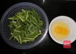 蒜苗炒蛋的做法图解1