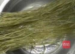 凉拌红薯粉条的做法图解1