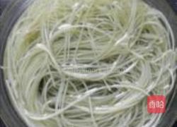 凉拌红薯粉条的做法图解2