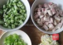 四季豆炒熟肉丁的做法图解2