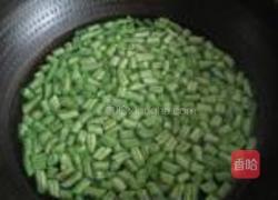 四季豆炒熟肉丁的做法图解3
