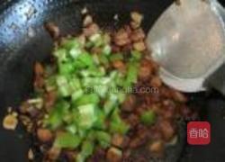 四季豆炒熟肉丁的做法图解7