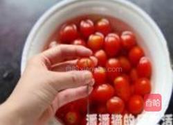冰镇蜂蜜圣女果的做法图解2