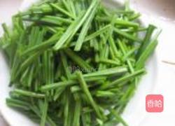 韭苔炒鱿鱼圈的做法图解3