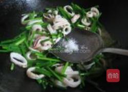 韭苔炒鱿鱼圈的做法图解7
