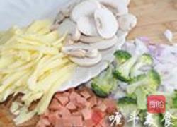 西兰花蘑菇焗饭的做法图解1
