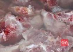 炖排骨的做法图解2