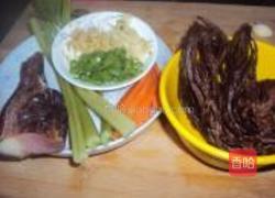 茶树菇炒腊肉的做法图解1