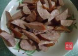 尖椒炒红肠的做法图解2