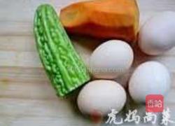 苦瓜胡萝卜蛋饼的做法图解1