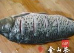 油泼鲤鱼的做法图解1