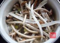 圆骨皮肚汤的做法图解2