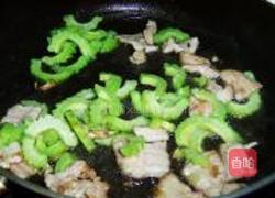 肉片炒苦瓜的做法图解7