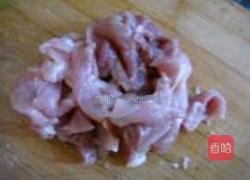 豆角炒肉片的做法图解1