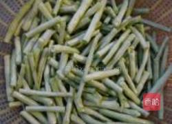 豆角炒肉片的做法图解2
