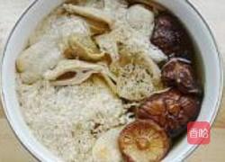 菌菇烧鱼片的做法图解2