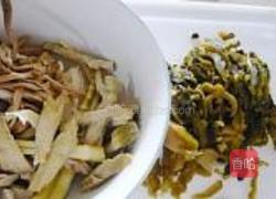 菌菇烧鱼片的做法图解3