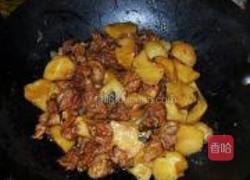 土豆烧牛肉的做法图解8
