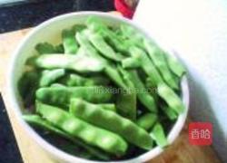 素烧豆角的做法图解1