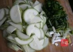 青炒西葫芦的做法图解1