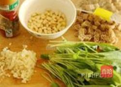 松子菠菜苗炒意粉的做法图解1
